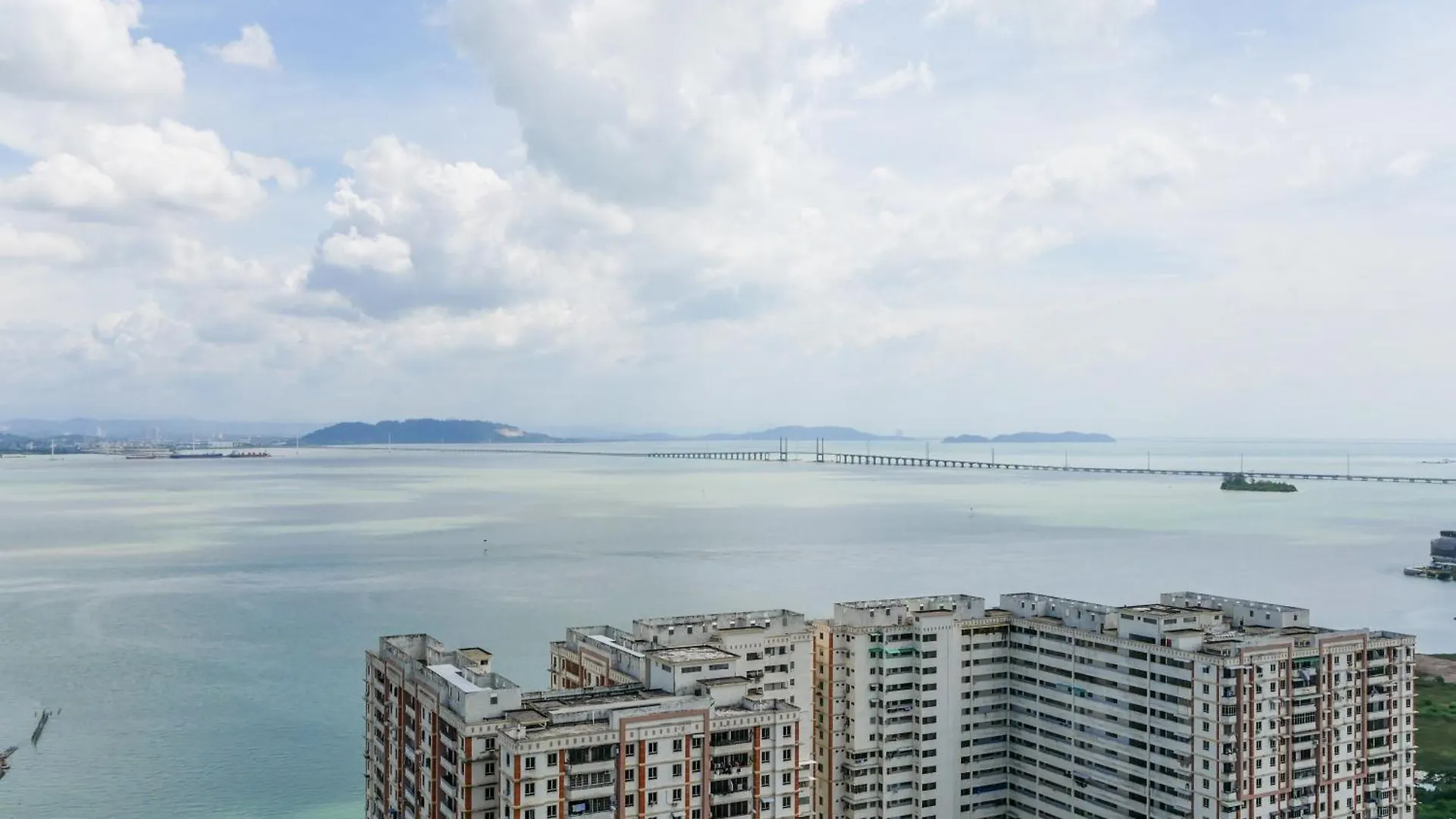 Home Attic At Urban 1 Bedroom For 2 Pax George Town